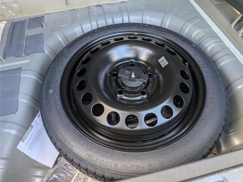 Used 2025 Chevrolet Trax LT image 33