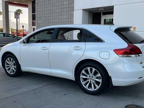 Used 2014 Toyota Venza LE FWD image 4