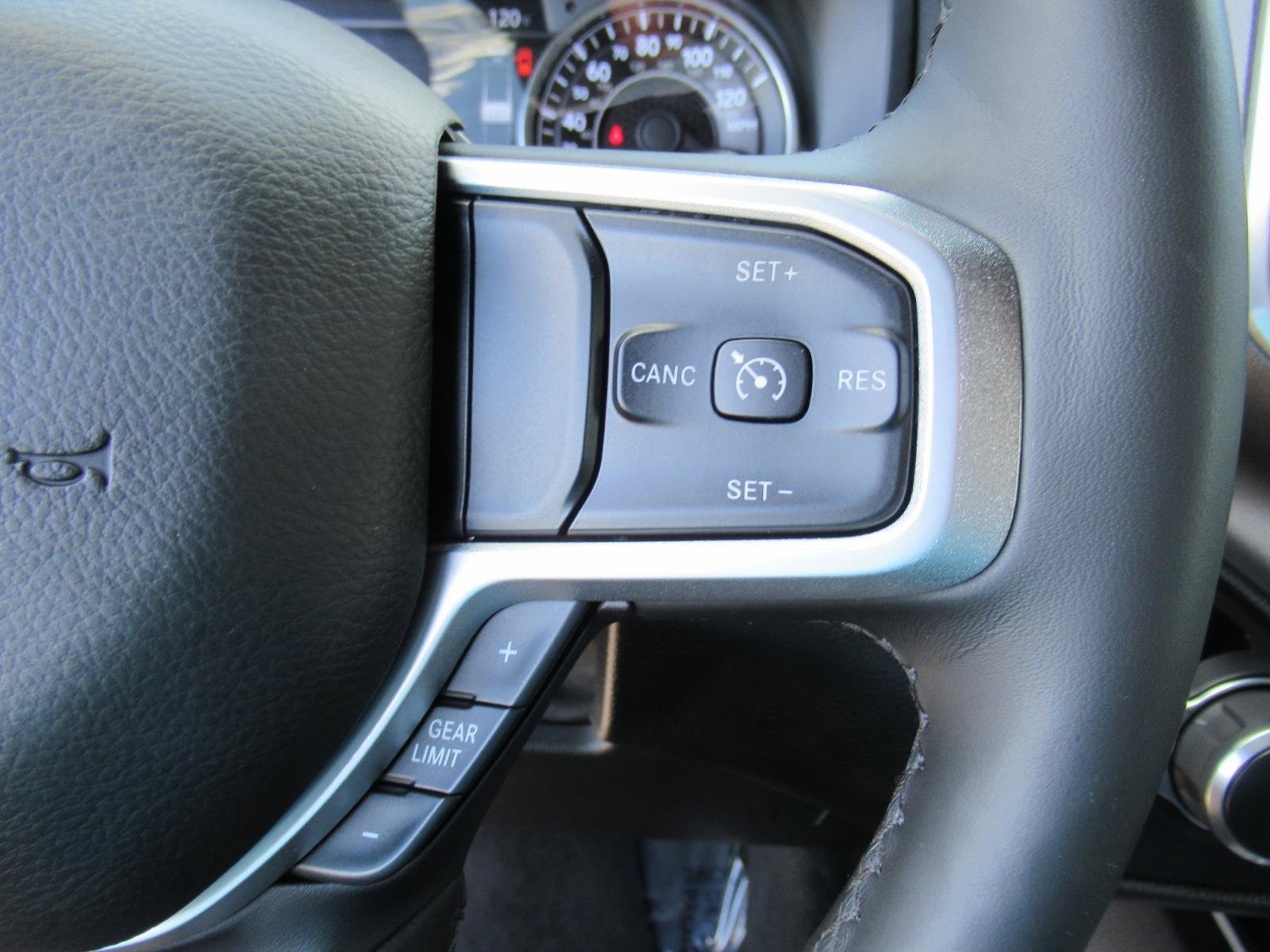 Used 2019 RAM 1500 4x4 Crew Cab image 24