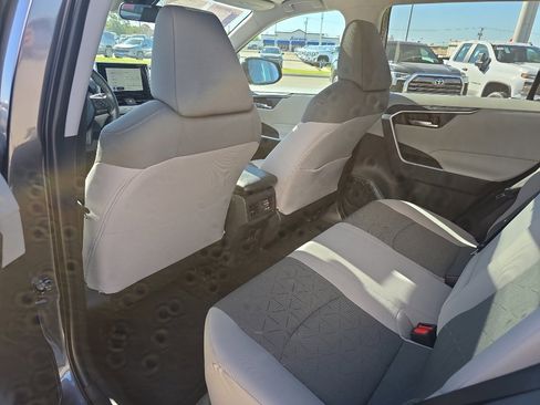 Used 2025 Toyota RAV4 XLE w/ Convenience Package image 15