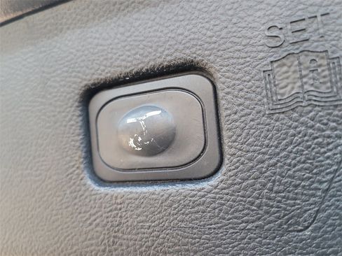 Used 2020 Ford Edge SEL w/ Convenience Package image 9