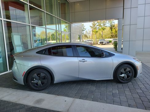 Used 2023 Toyota Prius LE image 9