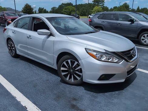 Used 2018 Nissan Altima 2.5 SV FWD image 4
