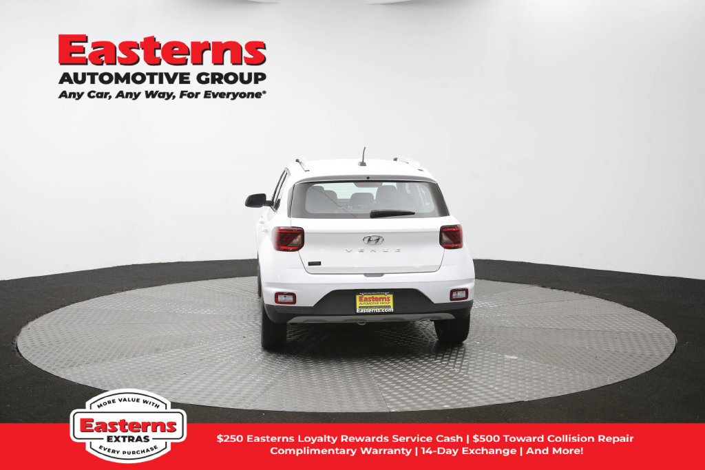 Used 2025 Hyundai Venue SEL FWD image 40