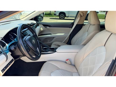 Used 2018 Toyota Camry XLE FWD image 10