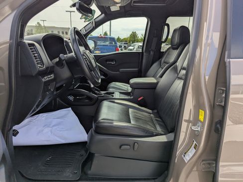 Used 2022 Nissan Frontier PRO-4X w/ Pro-4X Premium Package AWD/4WD image 12