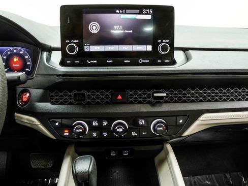 Used 2023 Honda Accord EX image 27