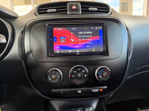 Used 2016 Kia Soul FWD image 12