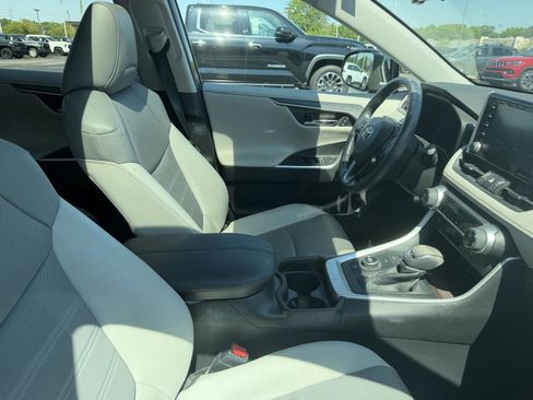 Used 2019 Toyota RAV4 Limited AWD/4WD image 6