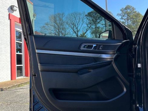 Used 2018 Ford Explorer XLT image 13