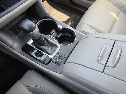 Certified 2018 Toyota Highlander XLE FWD image 26