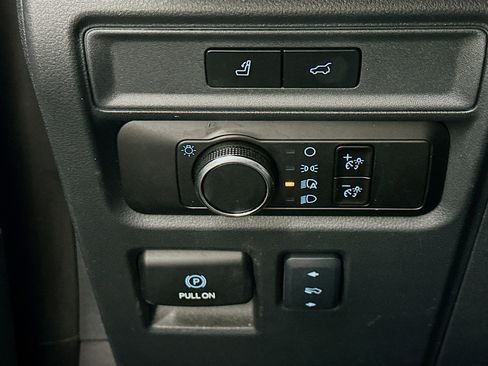 Used 2024 Ford Expedition XLT image 17