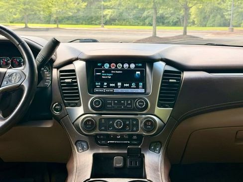 Used 2019 Chevrolet Tahoe LT w/ LT Signature Package RWD image 23