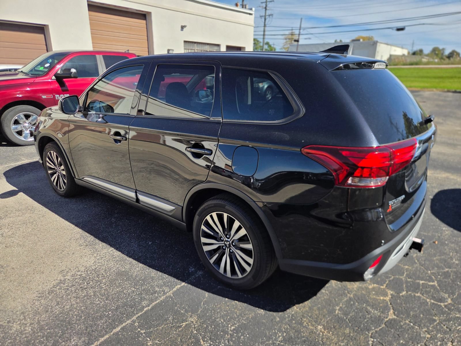 Used 2020 Mitsubishi Outlander SE AWD/4WD image 2