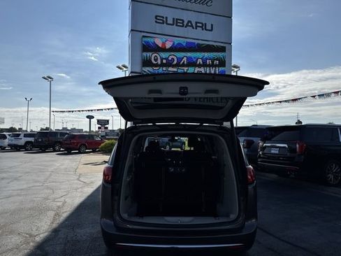 Used 2017 Chrysler Pacifica Touring Plus FWD image 19