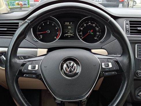 Used 2016 Volkswagen Jetta SE FWD image 19