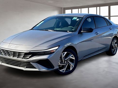 New 2025 Hyundai Elantra SEL image 2