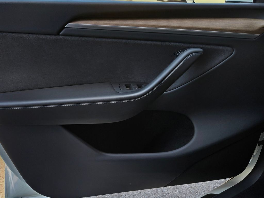 Used 2023 Tesla Model Y Long Range AWD/4WD image 11