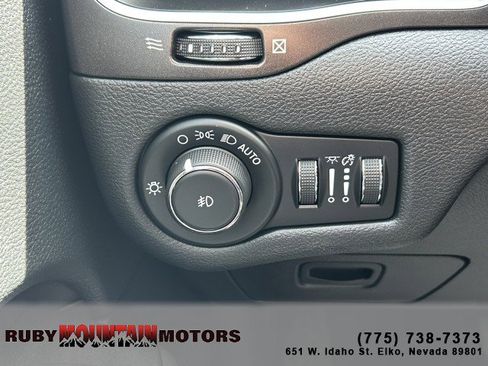 Used 2020 Jeep Cherokee Trailhawk w/ Cold Weather Group image 15