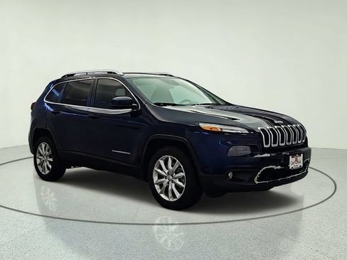 Used 2016 Jeep Cherokee Limited w/ Luxury Group AWD/4WD image 8