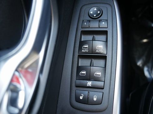 Used 2021 Jeep Cherokee Limited image 28