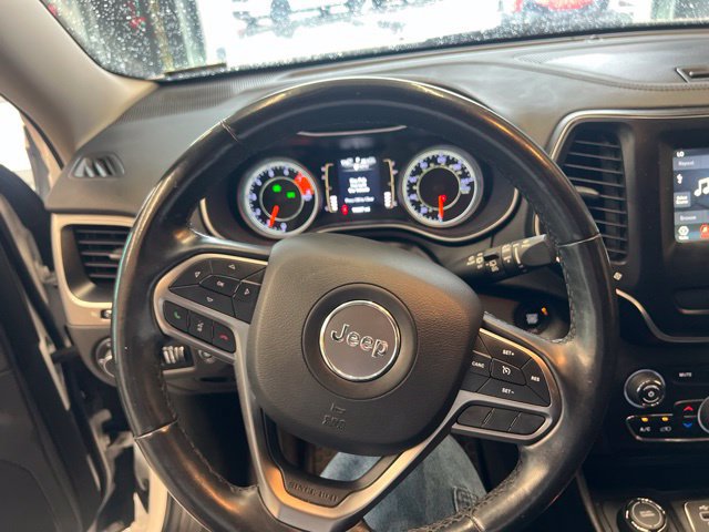 Used 2020 Jeep Cherokee Latitude Plus w/ Cold Weather Group AWD/4WD image 7