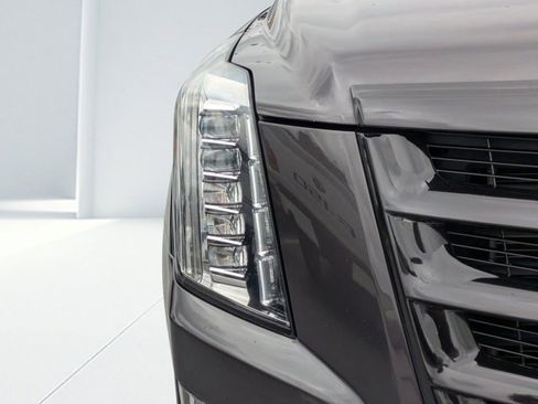 Used 2016 Cadillac Escalade Premium image 8