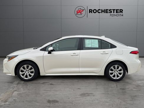 Certified 2021 Toyota Corolla LE FWD image 2
