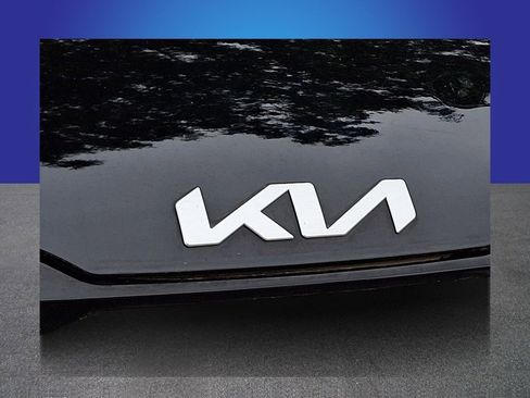 Used 2023 Kia Sportage EX FWD image 3