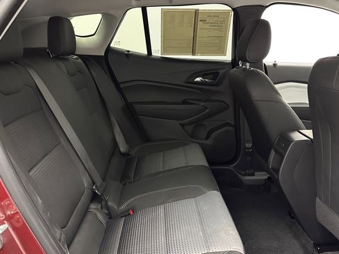 Used 2025 Chevrolet Trax LT FWD image 30