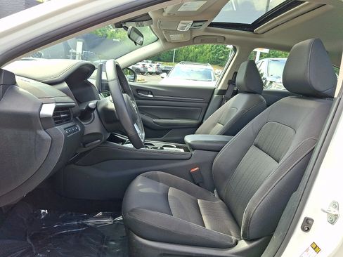 Certified 2024 Nissan Altima 2.5 SV w/ SV Premium Package FWD image 13