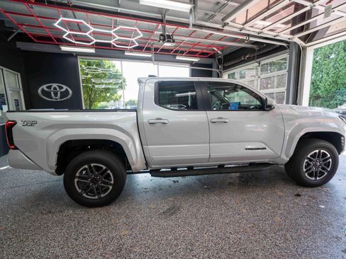 Used 2024 Toyota Tacoma TRD Sport w/ TRD Sport Premium Package AWD/4WD image 4