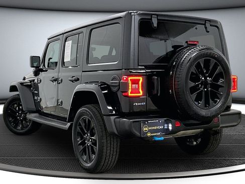 Used 2023 Jeep Wrangler Unlimited Sahara w/ Cold Weather Group AWD/4WD image 4