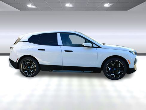 Used 2025 BMW iX M60 image 7