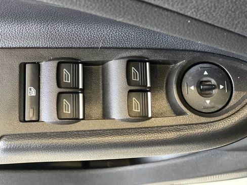 Used 2019 Ford Escape SE image 16