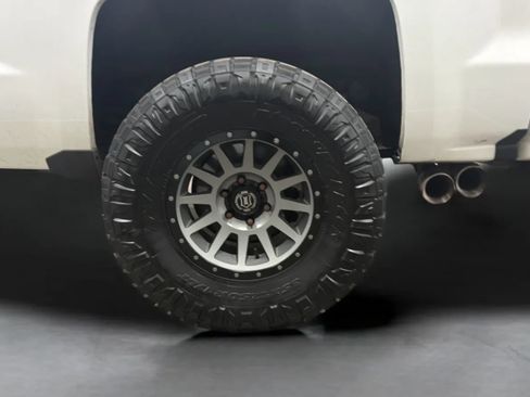 Used 2018 Chevrolet Silverado 1500 LT w/ All Star Edition AWD/4WD image 26