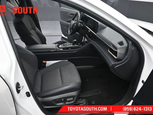 Used 2024 Toyota Crown AWD/4WD image 33