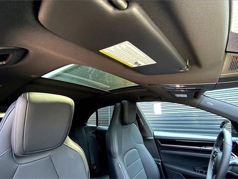 Used 2025 Porsche Macan Electric image 32