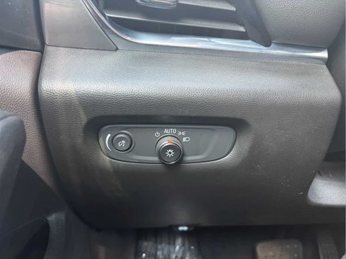 Used 2023 Chevrolet Traverse LT AWD/4WD image 18
