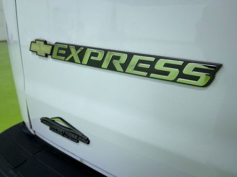 Used 2019 Chevrolet Express 3500 Extended w/ Driver Convenience Package image 13