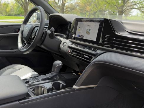 Used 2025 Toyota Camry SE w/ Convenience Package image 28