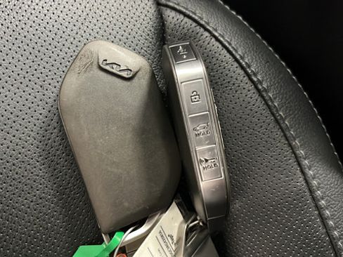 Used 2024 Kia Telluride EX w/ EX Captain's Chair Package AWD/4WD image 21