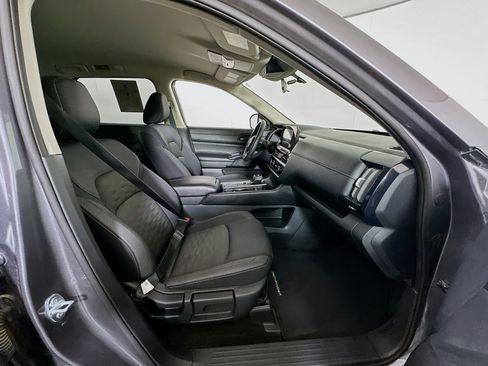 Used 2025 Nissan Pathfinder SV image 34