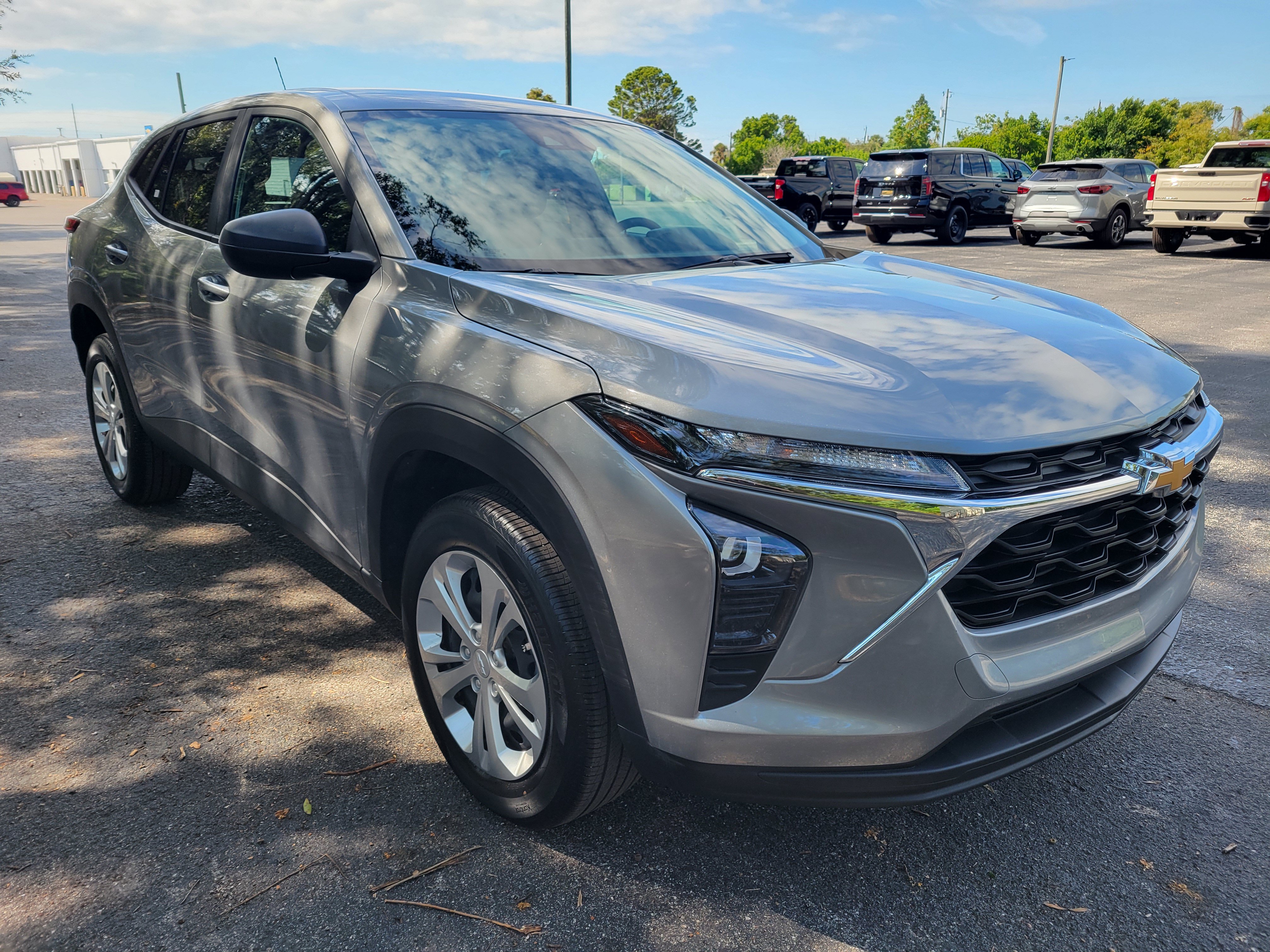 Certified 2024 Chevrolet Trax LS w/ Driver Confidence Package FWD image 3