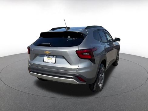 Used 2025 Chevrolet Trax LT image 12