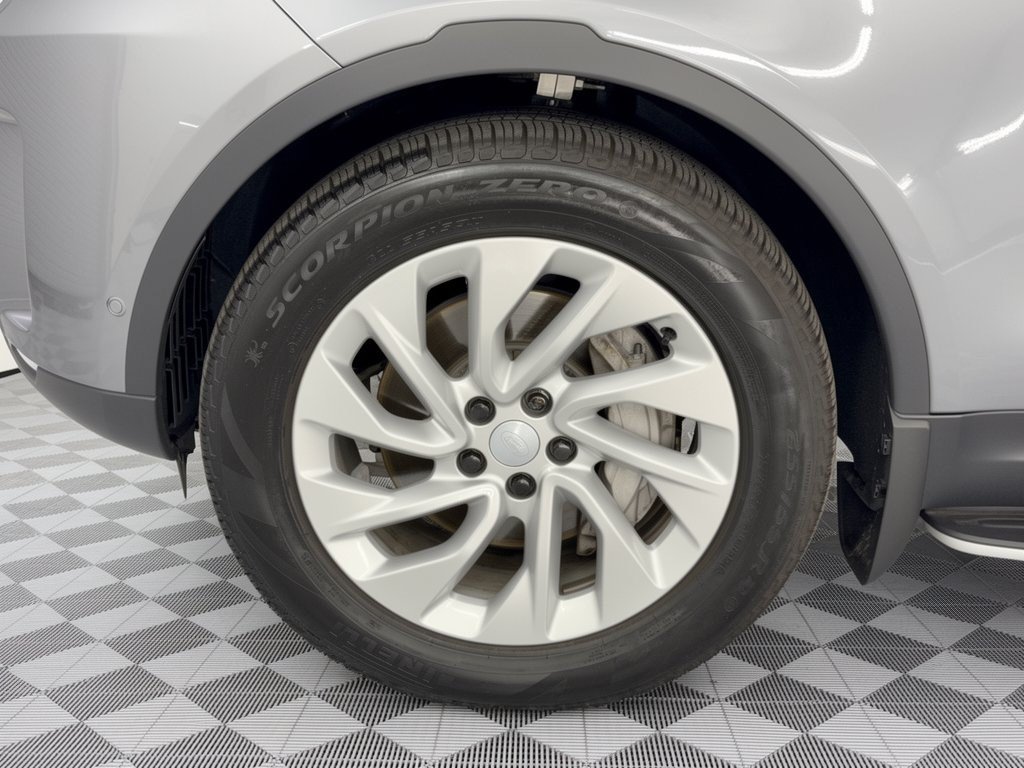 Certified 2026 Land Rover Discovery S AWD/4WD image 13