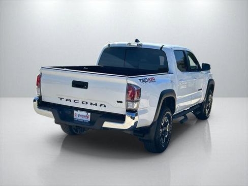 Certified 2023 Toyota Tacoma TRD Off-Road AWD/4WD image 5