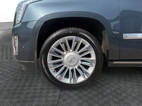Used 2019 Cadillac Escalade Platinum AWD/4WD image 14