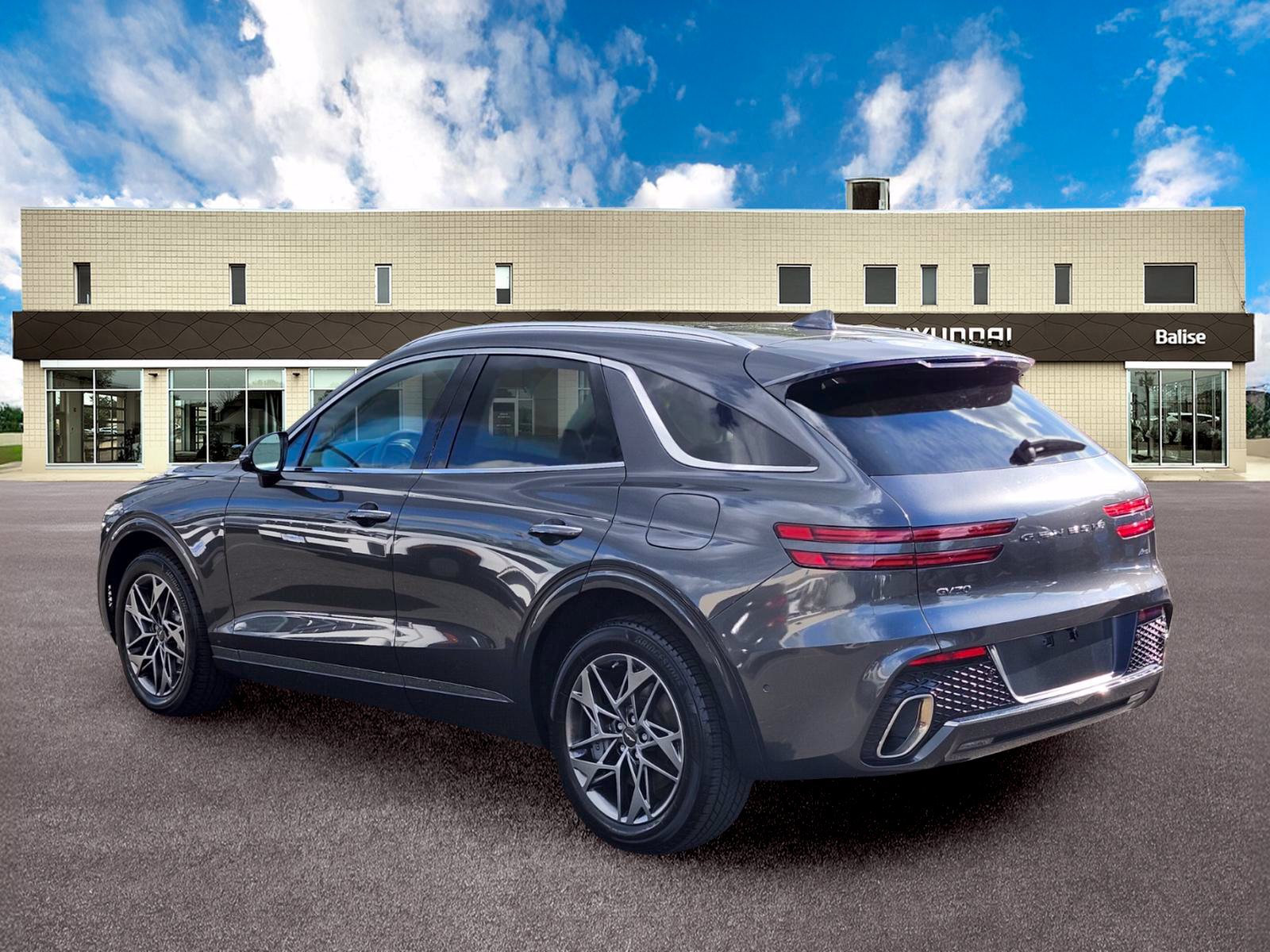 Used 2023 Genesis GV70 2.5T w/ Advanced Package AWD/4WD image 5