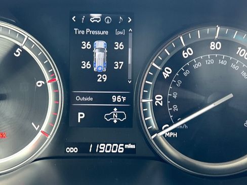 Used 2016 Lexus LX 570 4WD w/ Luxury Package image 19